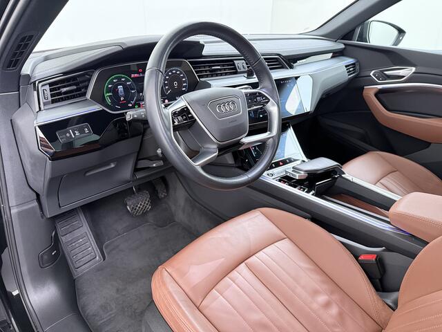 Audi e-tron 55 Quattro 95kWh 408PK Elektr.Leer+Verwarmd Pano-Dak Trekhaak Luchtvering Adap.Cruise Navi Ecc Stoelverwarming Business edition Plus SOH 93% LED Lmv Elek.Achterklep Privacy Glas Keyless Zwarte Hemel 1e Eigenaar 1.800KG Trekgewicht Zeer compleet! Volledig 