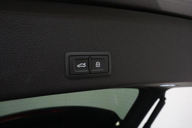 Audi e-tron 55 Quattro Advanced | City Pack | Tour Pack | 360° Camera | Sportstoelen Memory | LED Matrix | Navigatie | Climate Control | Lichtmetalen Velgen | Camera