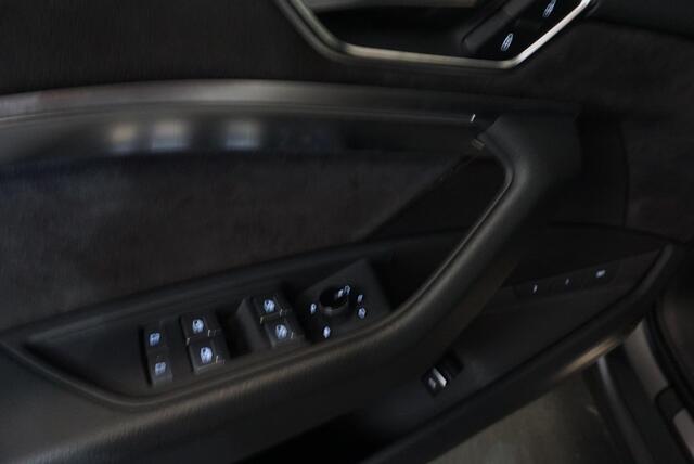 Audi e-tron 55 Quattro Advanced | City Pack | Tour Pack | 360° Camera | Sportstoelen Memory | LED Matrix | Navigatie | Climate Control | Lichtmetalen Velgen | Camera