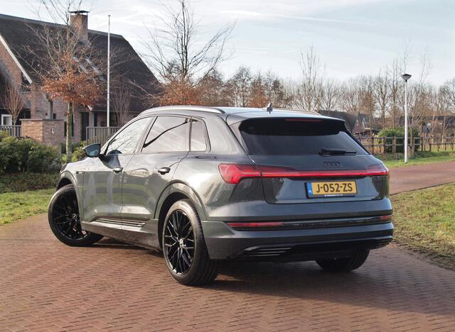 Audi e-tron 55 quattro Business edition 95 kWh | 21 Inch | Camera | Apple Carplay | Sfeerverlichting | Stoelmemory |