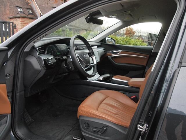 Audi e-tron 55 quattro Business edition 95 kWh | 21 Inch | Camera | Apple Carplay | Sfeerverlichting | Stoelmemory |