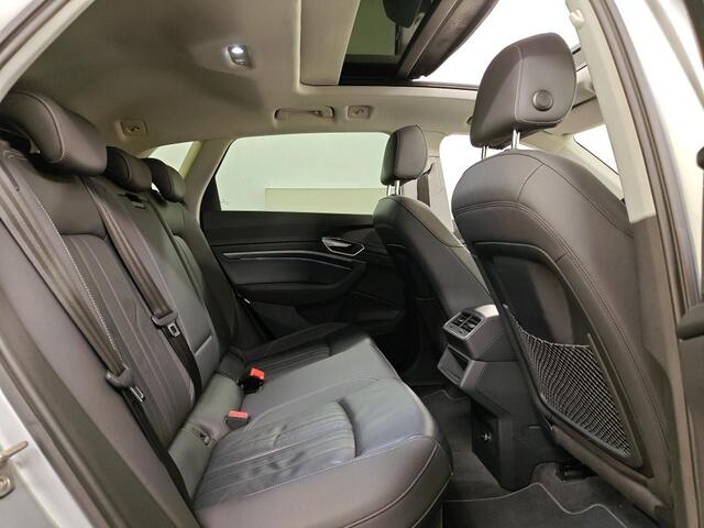 Audi e-tron 55 SOH 90% PANO 21inch LEER Trekhaak 95 kWh