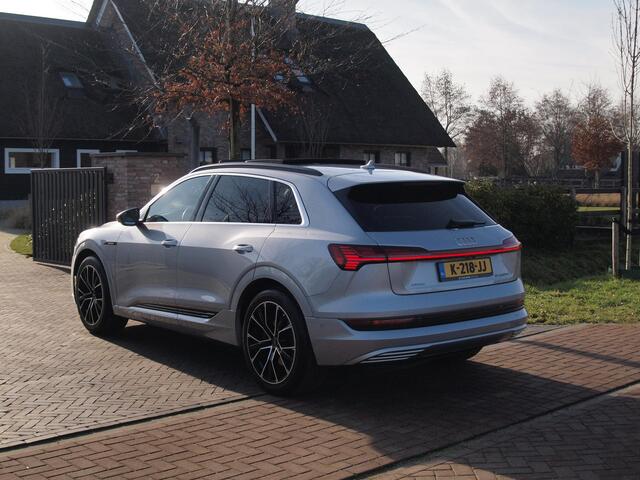 Audi e-tron 55 quattro Business edition Plus 95 kWh | Panoramadak | Camera | Apple Carplay | Cruise Control |
