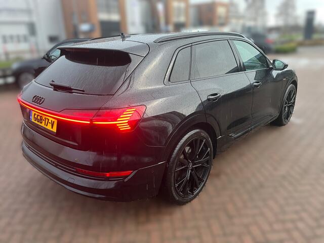 Audi e-tron 50 quattro S edition 71 kWh S-Line | Panoramadak | Bang & Olufsen | Stoelverwarming | Memory Seat | Keyless | Ambiance Verlichting | Head-Up Display | Camera |