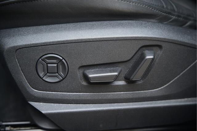 Audi e-tron 50 quattro S edition 71 kWh S-Line | Panoramadak | Bang & Olufsen | Stoelverwarming | Memory Seat | Keyless | Ambiance Verlichting | Head-Up Display | Camera |