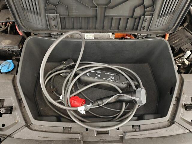 Audi e-tron 55 quattro Business edition Plus 95 kWh NL-AUTO | PANODAK | SOH 93% | TREKHAAK