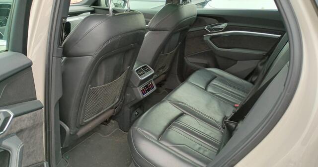 Audi e-tron Sportback 55 quattro S edition 95 kWh 2e-Eig. & Dealer-Onderh. BOVAG-Garantie. NL-Auto.