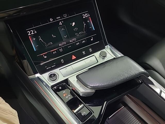 Audi e-tron Sportback 50 quattro S edition 71 kWh S-Line | Panoramadak | Stoelverwarming | Adaptive Cruise Control | Ambiance Verlichting | Memory Seat | Parkeersensoren | Keyless | Apple Carplay