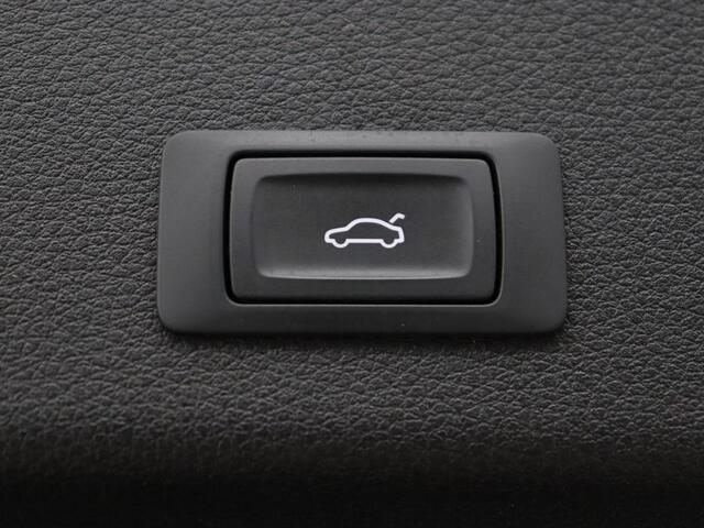 Audi e-tron 55 quattro edition 95kWh | SOH 92% | Leder | Carplay | Trekhaak | Virtual Cockpit | Navigatie | Luchtvering | Parkeerhulp | Audi Sound | Cruise control