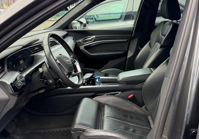 Audi e-tron Sportback 55 quattro edition 95 kWh / 360Camera / Leder / Nachtzicht B&O / 22'' / Carplay / Navigatie / Stoelverwarming / DAB / ACC
