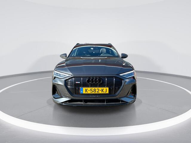 Audi e-tron 55 Quattro S Edition 95 kWh · Panoramadak · Camera · Luchtvering · Matrix LED · Elek. Voorstoelen + Geheugen Bestuurder · Optiekpakket Zwart · 22"Velgen ·