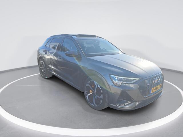 Audi e-tron 50 quattro S edition 71 kWh · Panoramadak · Elek. Voorstoelen + Geheugen · Apple/Android Car Play · Camera + Parkeersensoren ·