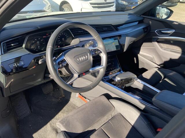 Audi e-tron 50 quattro S edition 71 kWh · Panoramadak · Elek. Voorstoelen + Geheugen · Apple/Android Car Play · Camera + Parkeersensoren ·