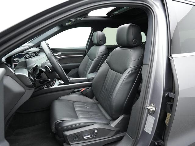 Audi e-tron 55 Quattro 95 kWh 408 pk | Panoramadak | Trekhaak | Valcona leder | Stoelventilatie | 360 camera | Matrix LED