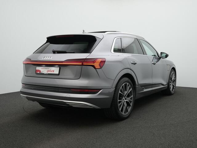 Audi e-tron 55 Quattro 95 kWh 408 pk | Panoramadak | Trekhaak | Valcona leder | Stoelventilatie | 360 camera | Matrix LED