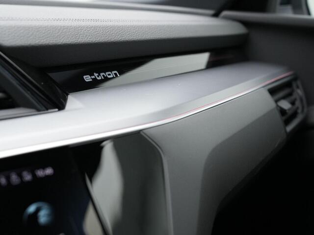 Audi e-tron 55 Quattro 95 kWh 408 pk | Panoramadak | Trekhaak | Valcona leder | Stoelventilatie | 360 camera | Matrix LED