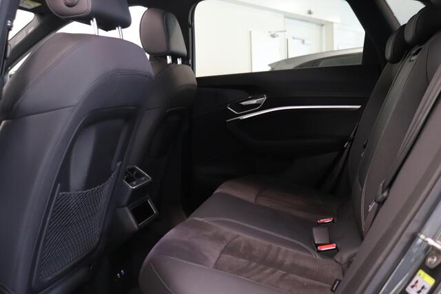 Audi e-tron 55 quattro S edition 95 kWh | PANO | SoH 94% | B&O premium | Matrix LED | 21"Lichtmetaal | Head UP | Trekhaak | Camera |