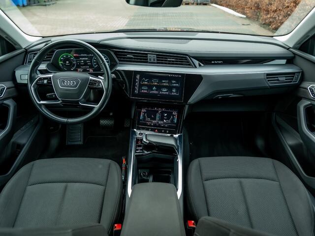 Audi e-tron 55 quattro Business edition 95 kWh | 21" LM | Luchtvering | Camera | Full Led | CarPlay | Elek klep | Elek stoelen | 1 eig & Voll Audi- dealer onderhouden MY2021