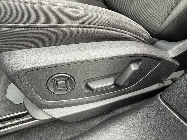 Audi e-tron BWJ 2021 55 quattro 408 PK Business edition 95 kWh TREKHAAK | FULL LED | ADAPTIVE CRUISE | ELEKTR STOELEN | ELEKTR ACHTERKLEP | BLUETOOTH | PDC | LMV