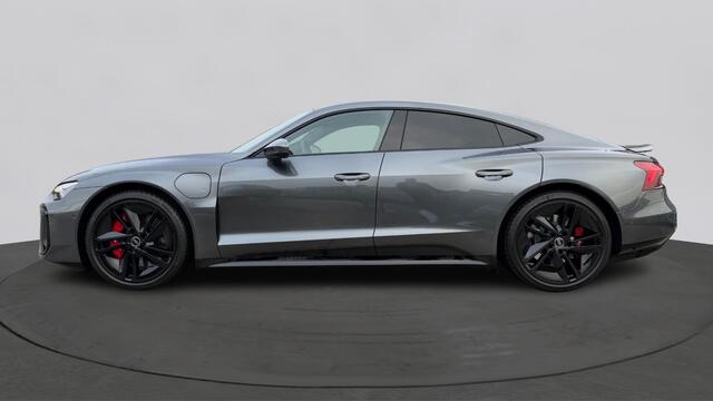 Audi e-tron GT quattro S e-tron GT 97kWh 592 2AT Automaat | Velgen, gegoten lichtmetaal 21" "5-dubbelspaak-Konkavmodule"-design | Optiekpakket zwart plus | Matrix-ledkoplampen met dynamische knipperlichten | Sportstoelen pro voorin | Designpakket rood