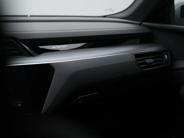 Audi e-tron 55 quattro 95 kWh 408 pk | Panoramadak | Matrix LED | Achteruitrijcamera | Stoelverwarming