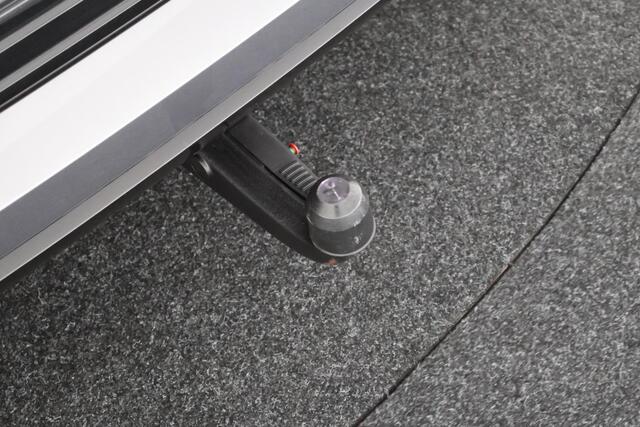 Audi e-tron 55 quattro 95 kWh 408pk SOH 95% Trekhaak 360Camera ACC Keyless Stoelverwarming Memory Navigatie