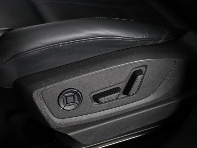 Audi e-tron 55 quattro Business edition Plus 95 kWh 408 pk | SOH 91% | Navigatie | Panoramadak | Parkeersensoren | Achteruitrijcamera | Lederen bekleding | Stoelverwarming |