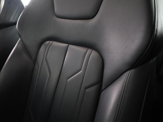 Audi e-tron 55 quattro Business edition Plus 95 kWh 408 pk | SOH 91% | Navigatie | Panoramadak | Parkeersensoren | Achteruitrijcamera | Lederen bekleding | Stoelverwarming |