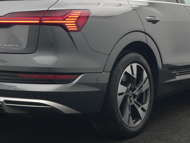 Audi e-tron 50 Quattro 2x S Line 313pk Dealer O.H INCL BTW | Luchtvering | Panodak | Head Up | Adaptive Cruise | Sfeerverlichting | Lederen Sportstoelen Verwarmd | Keyless | Navigatie | 20"L.M | DAB | Virtual |