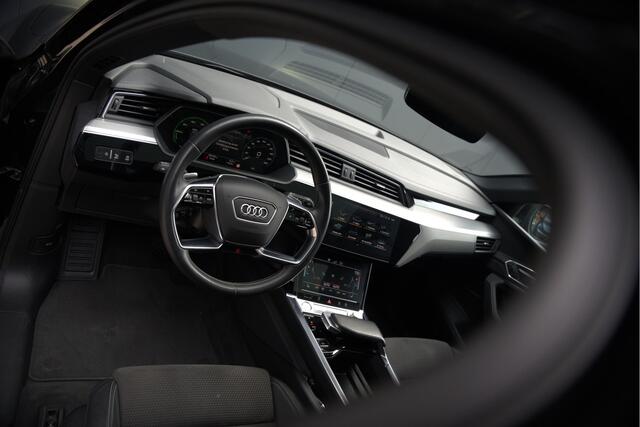 Audi e-tron e-tron 50 quattro Launch edition Black 71 kWh | Black Edition | Panoramadak | Memory Seat | Luchtvering | Adaptive Cruise Control | Keyless | Matrix LED | Stoelverwarming | NAP |