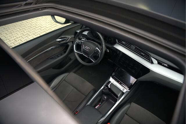 Audi e-tron e-tron 50 quattro Launch edition Black 71 kWh | Black Edition | Panoramadak | Memory Seat | Luchtvering | Adaptive Cruise Control | Keyless | Matrix LED | Stoelverwarming | NAP |
