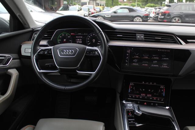 Audi e-tron e-tron 55 quattro advanced Pro Line Plus 95 kWh / Full option! / Trekhaak / Panoramadak / 360Camera / Head-up / B&O / Keyless / 21'' / Softclose / Stoelmassage / Luxe Leder / Nachtzicht / DAB / ACC