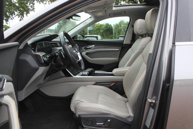 Audi e-tron e-tron 55 quattro advanced Pro Line Plus 95 kWh / Full option! / Trekhaak / Panoramadak / 360Camera / Head-up / B&O / Keyless / 21'' / Softclose / Stoelmassage / Luxe Leder / Nachtzicht / DAB / ACC