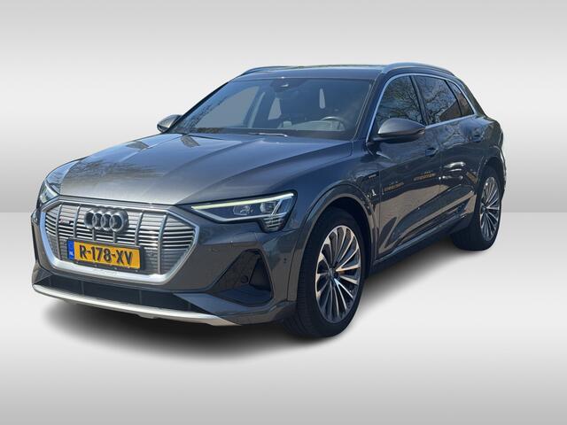 Audi e-tron 55 quattro S edition 95 kWh / SoH 96,4% / 50.621 km! / Trekhaak / Camera / Keyless / B&O / 21'' / Luchtvering / CarPlay / Stoelverwarming / DAB / ACC