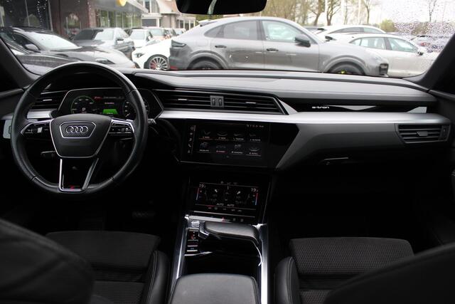 Audi e-tron 55 quattro S edition 95 kWh / SoH 96,4% / 50.621 km! / Trekhaak / Camera / Keyless / B&O / 21'' / Luchtvering / CarPlay / Stoelverwarming / DAB / ACC