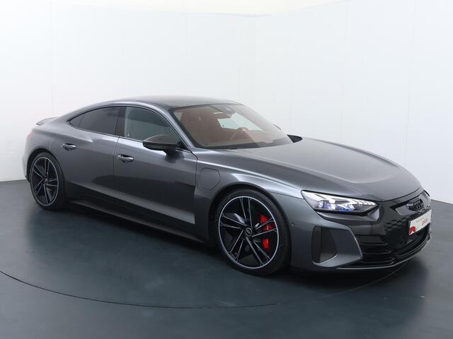Audi e-tron GT RS 93 kWh | 598 PK | SoH 100% | Automaat | Adaptive Cruise Control | Keramische remschijven | Head-up Display | 360 graden camera | Stoelverwarming + verkoeling + massage | Carbon delen exterieur + Interieur | S Line |
