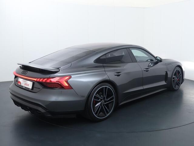 Audi e-tron GT RS 93 kWh | 598 PK | SoH 100% | Automaat | Adaptive Cruise Control | Keramische remschijven | Head-up Display | 360 graden camera | Stoelverwarming + verkoeling + massage | Carbon delen exterieur + Interieur | S Line |