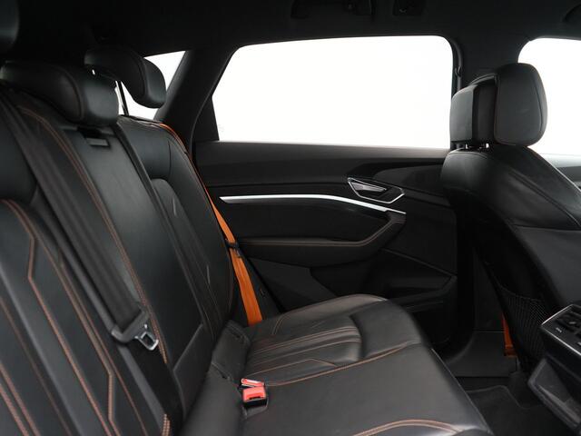 Audi e-tron 50 Quattro Black Edition 313pk Dealer O.H. | Luchtvering | Trekhaak | Camera | Head Up | Lederen Sportstoelen Memory & Verwarmd | Bang & Olufsen | Cruise Control | Keyless | Sfeerverlichting | Apple Carplay | Navigatie | DAB | 21''L.M |