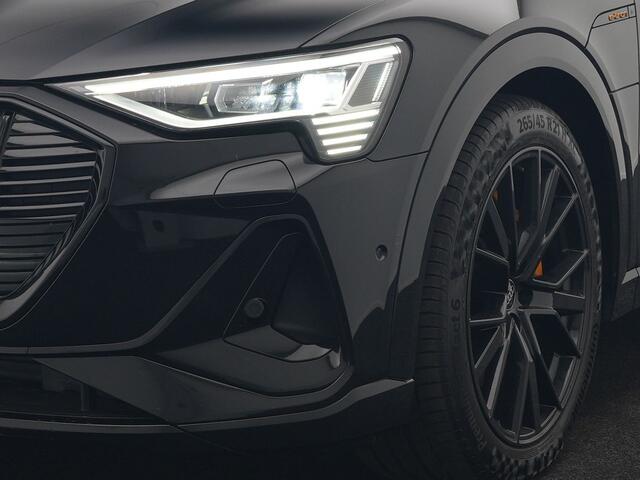 Audi e-tron 50 Quattro Black Edition 313pk Dealer O.H. | Luchtvering | Trekhaak | Camera | Head Up | Lederen Sportstoelen Memory & Verwarmd | Bang & Olufsen | Cruise Control | Keyless | Sfeerverlichting | Apple Carplay | Navigatie | DAB | 21''L.M |