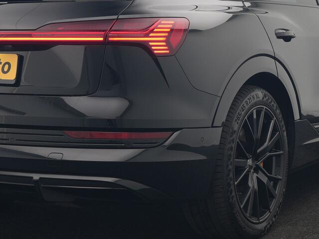 Audi e-tron 50 Quattro Black Edition 313pk Dealer O.H. | Luchtvering | Trekhaak | Camera | Head Up | Lederen Sportstoelen Memory & Verwarmd | Bang & Olufsen | Cruise Control | Keyless | Sfeerverlichting | Apple Carplay | Navigatie | DAB | 21''L.M |