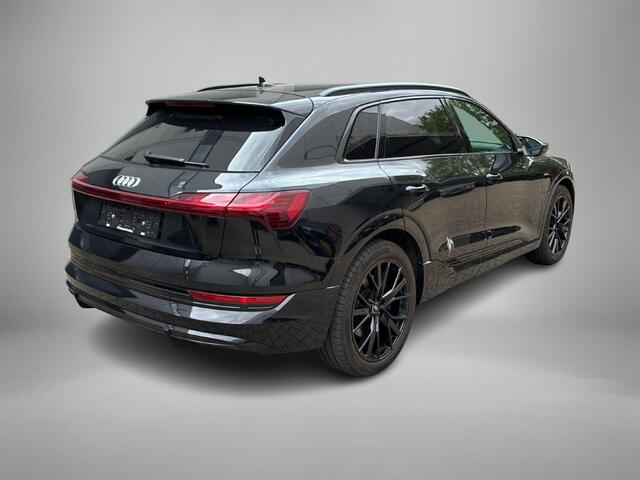 Audi e-tron 55 408pk Quattro S edition 95 kWh · Camera · Luchtvering · Navigatie · Head-Up · P-Sensoren · Stoelverwarming · 21'' Inch ·