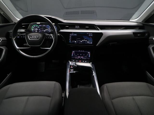 Audi e-tron 55 quattro edition 95 kWh [APPLE CARPLAY, LED, ADAPTIEVE DEMPING, CRUISE CONTROL, ANDROID, DIGITAL DASH, ELEKTRISCHE ACHTERKLEP, NAVIGATIE, NIEUWSTAAT]