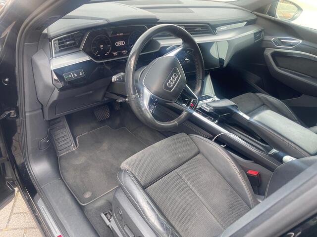 Audi e-tron e-tron 55 quattro advanced 95 kWh / Camera / Half leder / Navigatie / Blackpack / 21'' / Stoelverwarming / DAB / Cruise Control / Rijstrooksensor