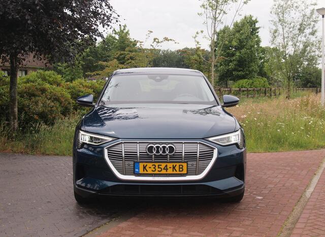 Audi e-tron 50 quattro edition 71 kWh | Trekhaak | 21 Inch Velgen | DAB | Parkeersensoren | Dealer onderhouden | NL-Auto |