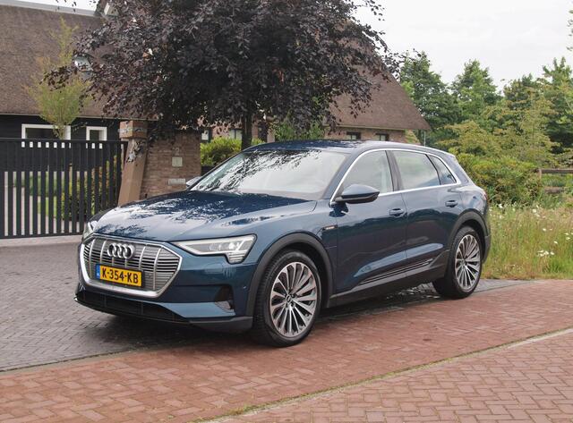 Audi e-tron 50 quattro edition 71 kWh | Trekhaak | 21 Inch Velgen | DAB | Parkeersensoren | Dealer onderhouden | NL-Auto |