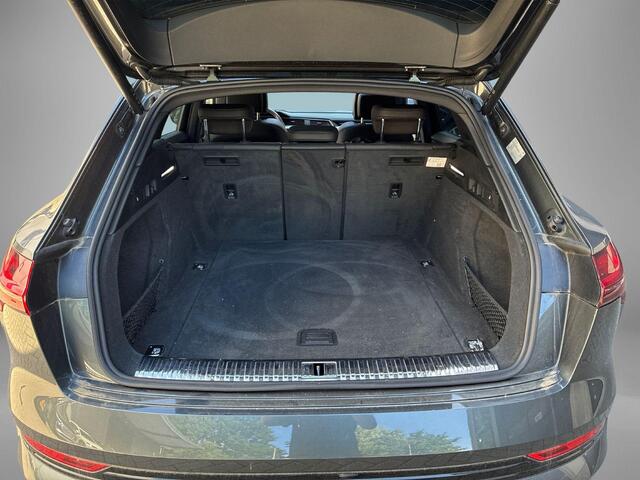 Audi e-tron 55 408pk Quattro S edition 95 kWh · Panoramadak · 360 Camera · B&O Audio · Stoelverwarming · Luchtvering · 21'' Inch ·