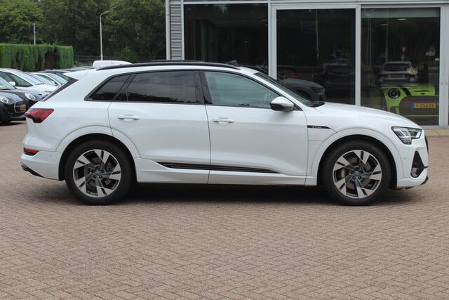 Audi e-tron e-tron 50 quattro Launch ed. 71 kWh 3x S-Line / Trekhaak / Panoramadak / Camera / 20'' / Luchtvering / ACC / Navigatie / Stoelverwarming / DAB