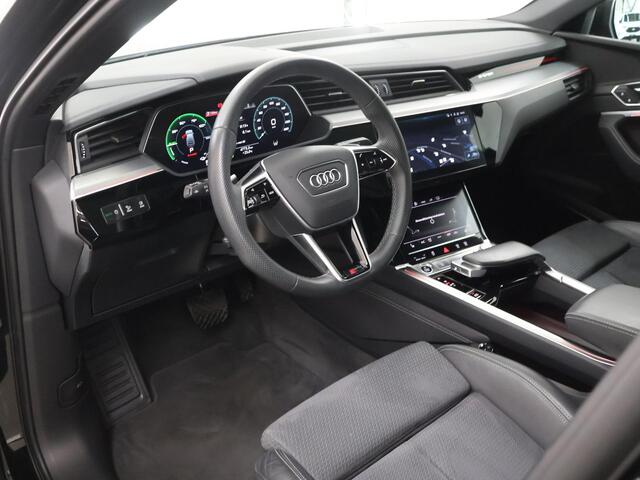 Audi e-tron Sportback 55 quattro S edition 95 kWh | SOH 95% | Schuif/kantel dak | Sportstoelen | Ele. verstalbare stoelen + memory | Virtual Cockpit | Navigatie | 360 Camera | DAB | Stoelverwarming | Adaptieve Cruise Control | Ele. kofferdeksel | B&O Audio |