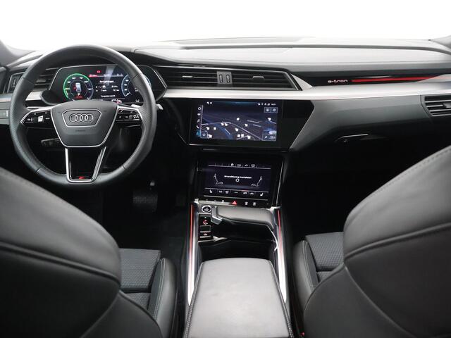 Audi e-tron Sportback 55 quattro S edition 95 kWh | SOH 95% | Schuif/kantel dak | Sportstoelen | Ele. verstalbare stoelen + memory | Virtual Cockpit | Navigatie | 360 Camera | DAB | Stoelverwarming | Adaptieve Cruise Control | Ele. kofferdeksel | B&O Audio |
