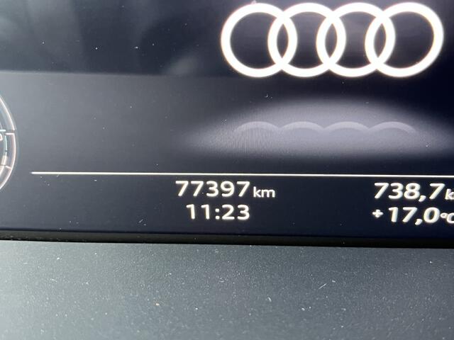 Audi e-tron 55 quattro S-Line 95 kWh / 94% SOH/ LUCHTVERING/ 408 PK/ PANO/ 2X S-LINE/ CAMERA/ PARK. SENSOREN/ MEMORY SEATS/ ELEK. ACHTERKLEP/ STOELVERWARM./ SMARTPHONE INTERFACE/ ADAPT. CRUISE/ AFDAAL ASSISTENT/ NAVI/ CLIMA/ DAB